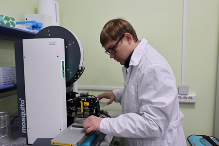 В НГУ создана лаборатория для кристаллизации биополимеров и их исследования на станции «Структурная диагностика» в ЦКП «СКИФ»